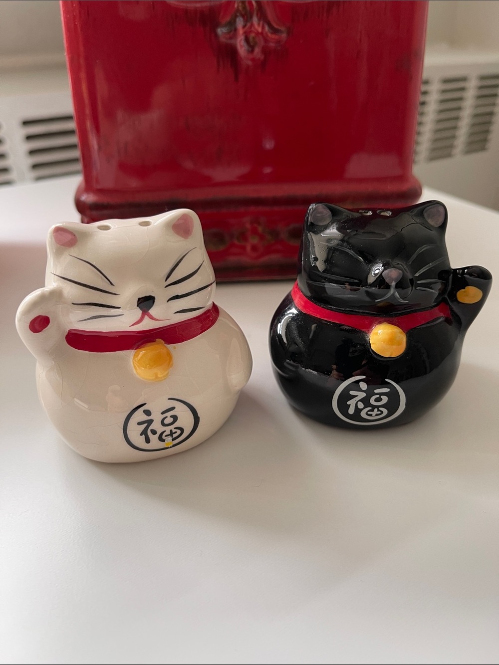 Lucky waving cats salt pepper shakers